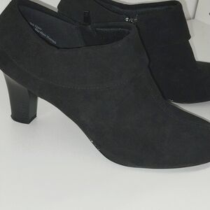 Coach and Four faux suede heeled dress shooties sz 9 EUC